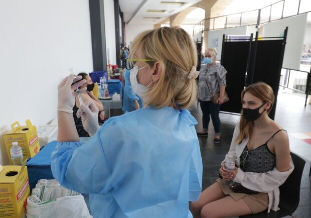 Цих вихідних у Львові працюватимуть п’ять центрів вакцинації. Фото: Львівська міська рада