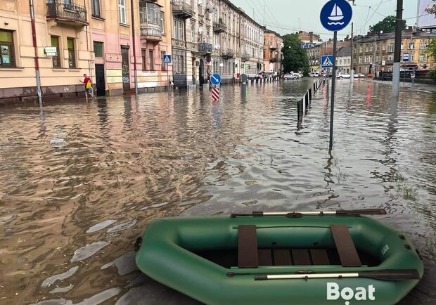 Найкращі фотожаби про затоплений Львів. Фото: Зручне місто
