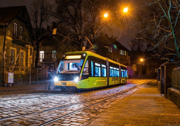 3 липня львівські трамваї курсуватимуть довше, а з фан-зон запустять шатлбаси. Фото: Львівелектротранс