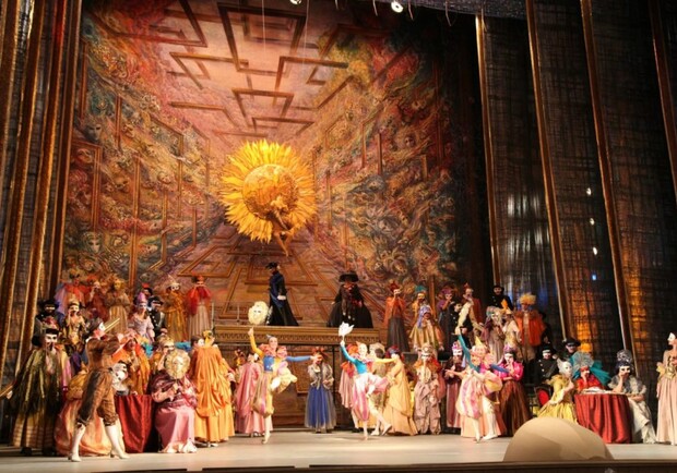 Опера "Бал-маскарад" - фото