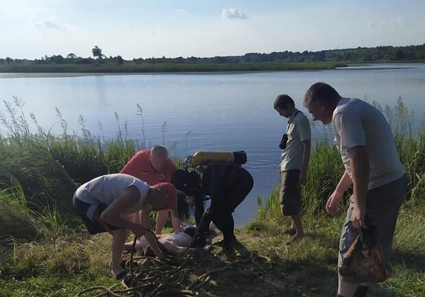 З озера у Дрогобицькому районі водолази дістали тіло 23-річного хлопця. Фото: Центральна рятувально-водолазна служба