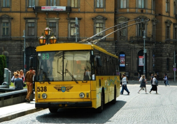 У Львові тролейбус збив пішохода. Фото: Андрій Бойко