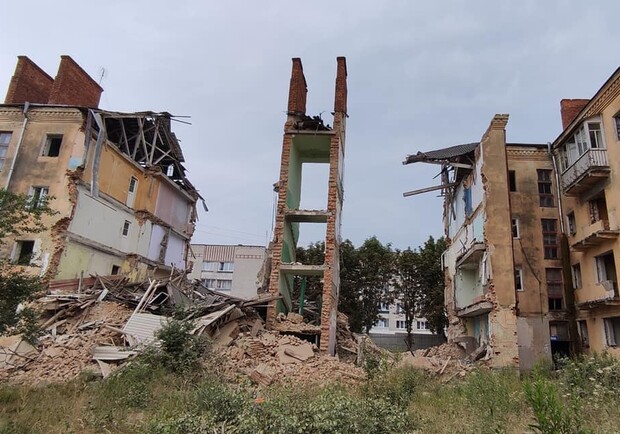 У Дрогобичі обвалився другий під'їзд аварійної багатоповерхівки. Фото: Україночка Дрогобич