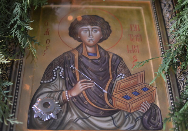 У Львові виставили до почитання ікону з мощами святого великомученика Пантелеймона. Фото: 