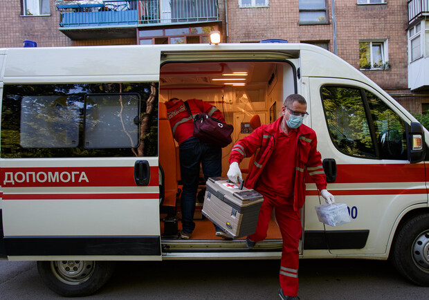 У Львові поранений чоловік напав на медиків швидкої допомоги. Фото (умовне): ukrinform.ua
