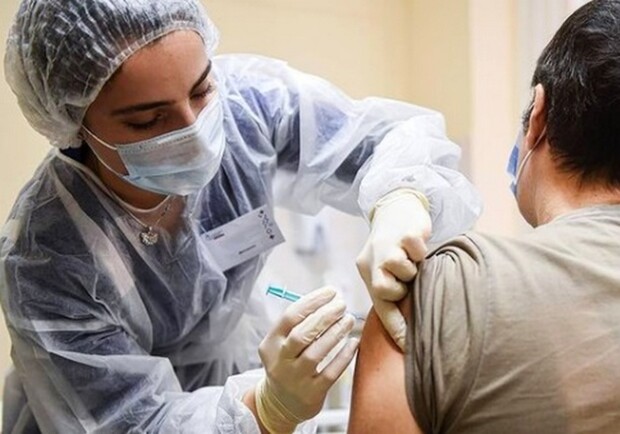Протягом тижня на Львівщині працюватимуть 17 центрів вакцинації. Фото (умовне): hromadske.radio