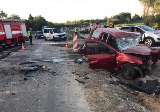 Подружжя львів’ян із дворічною дитиною загинули в ДТП з поліцейським на Хмельниччині. Фото: Державне бюро розслідувань