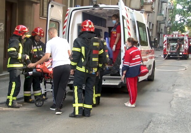 В Галицькому районі горів будинок. Фото: скріншот з відео