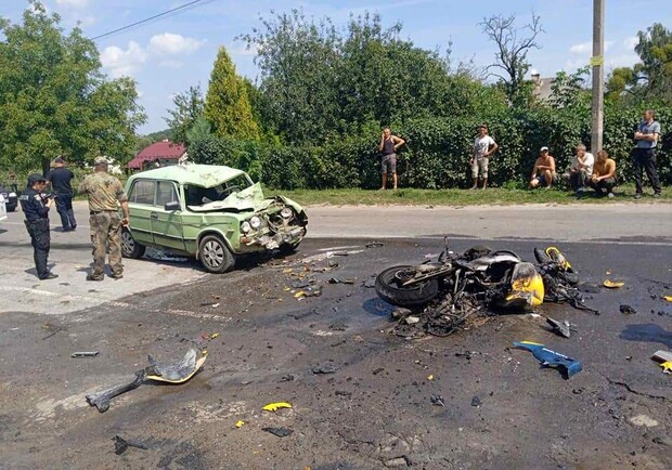 В аварії біля Мостиськ загинув 22-річний мотоцикліст: фото з місця трощі. Фото: Варта 1.