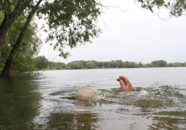 З озера біля Буська дістали тіло чоловіка. Фото: znaj.ua (умовне)