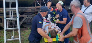 Вилізла на цистерну: на Львівщині школярку вдарило струмом 