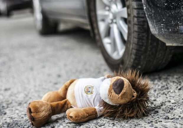 У реанімації: у Солонці автомобіль збив восьмирічного хлопчика. Фото: cheline.com.ua (умовне).