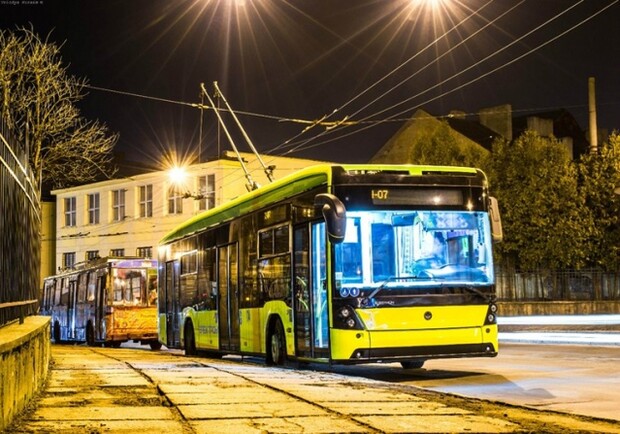 Впродовж трьох днів у Львові один з тролейбусів не курсуватиме, а деякі автобуси змінять маршрути. Фото: inlviv.in.ua (умовне)