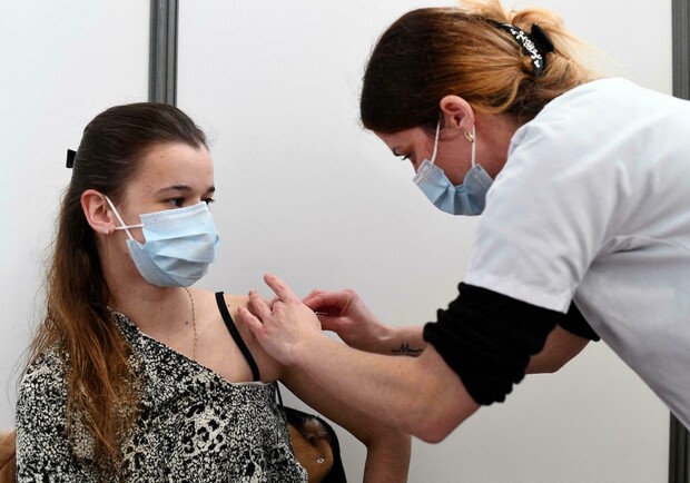 У Львові продовжують працювати центри вакцинації населення. Фото: nozzhy.com