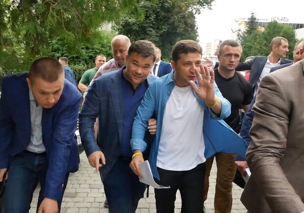 Який вигляд має Трускавець в очікуванні "Слуги народу" та Зеленського. Фото: скріншот із відео Української правди.