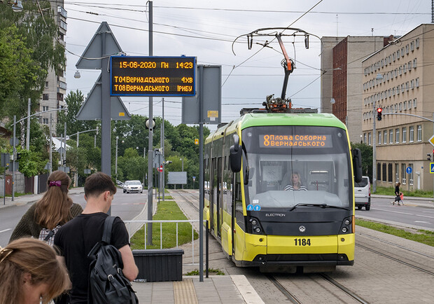 Електронні табло у Львові почали показувати час приїзду автобусів. Фото: Сихів.медіа (ілюстративне)