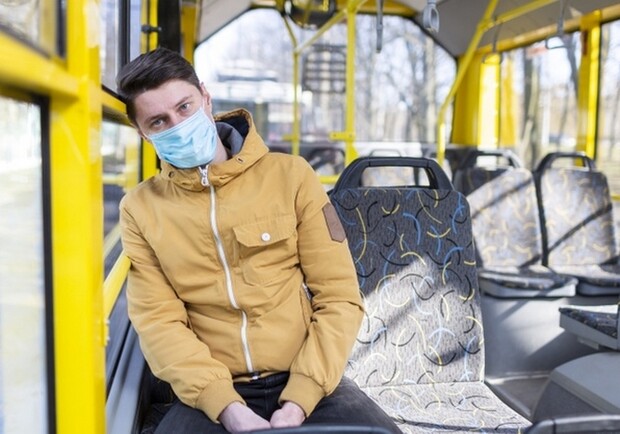 Одягни маску нормально: громадський транспорт перевіряють на дотримання карантинних вимог. Фото: pmg.ua.