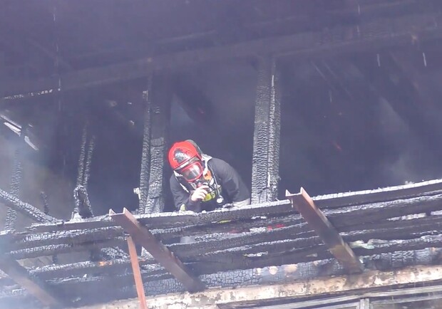У будинку на вулиці Дубнівська у Львові сталась пожежа. Фото: скріншот з відео ДСНС