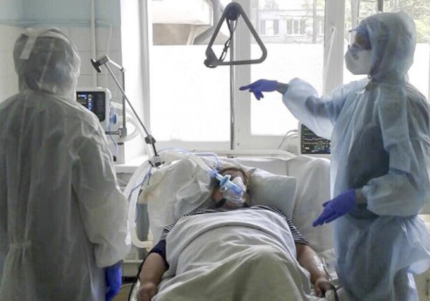 У львівській лікарні розгортають додаткові ліжка для хворих на коронавірус. Фото: hromadske.radio