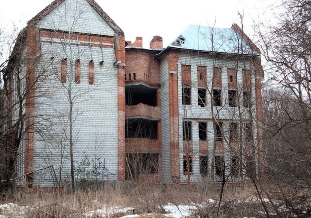 Є ідеї – пиши: у Львові вирішують долю недобудованої школи у Брюховичах. Фото: facebook.com/Любомир Зубач