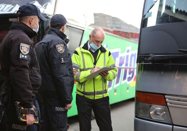 Невакциновані водії львівських маршруток масово звільняються з роботи 