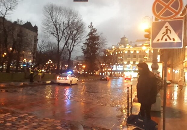 В центрі Львова маршрутка насмерть збила жінку та протягнула її ще кілька кілометрів 