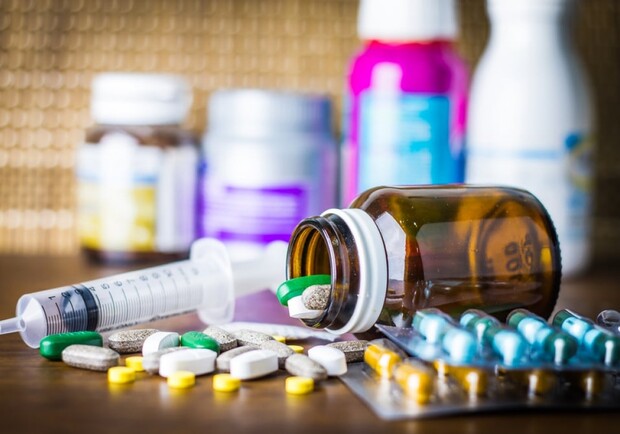 Львів'ян закликають приносити протерміновані ліки у спеціальні контейнери 