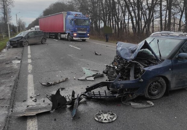 Через потрійну ДТП із постраждалими біля Львова ускладнений рух 