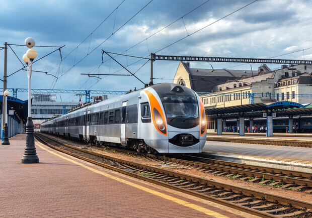 «Укрзалізниця» відновлює поїзд зі Львова в Перемишль 