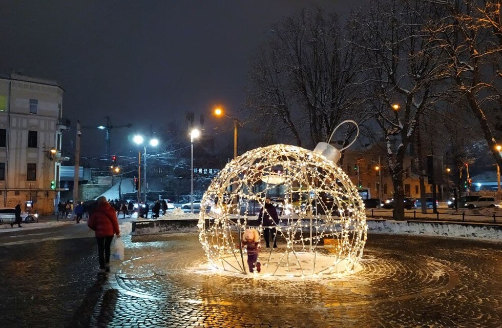 Місця для зимової фотосесії у Львові: 7 інстаграмних локацій з різдвяними інсталяціями 