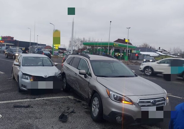 Троє дітей потрапили у лікарню через ДТП на об'їзній Львова 