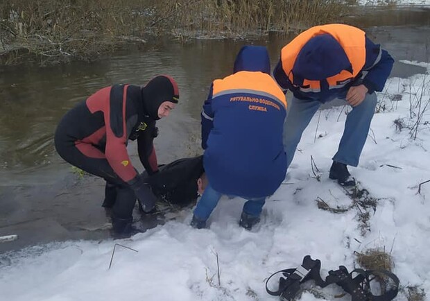 Водолази витягли тіло львів’янина, який впав із кладки і втопився 