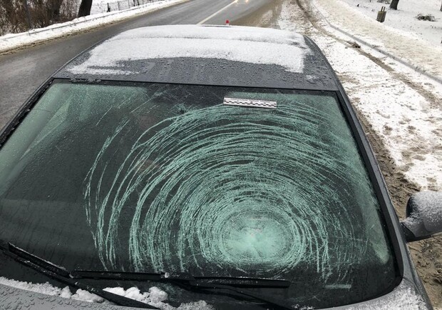 Біля Львова автомобіль на смерть збив жінку 