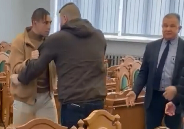 Депутат Львівської райради напав на призера Олімпіади з карате (відео) 
