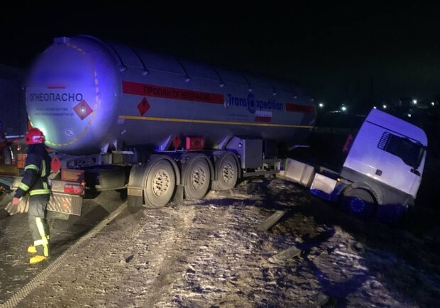 Неподалік Львова сталась ДТП за участі цистерни із пропаном 