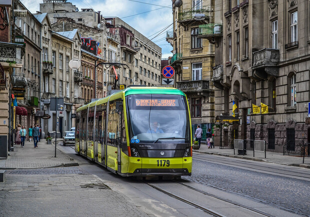 Львів'яни почали частіше їздити тролейбусами та трамваями 