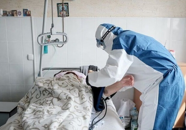 Львівські лікарні розгортають додаткові ліжка для хворих на коронавірус 