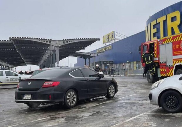 З двох супермаркетів Львова евакуювали понад 400 людей 