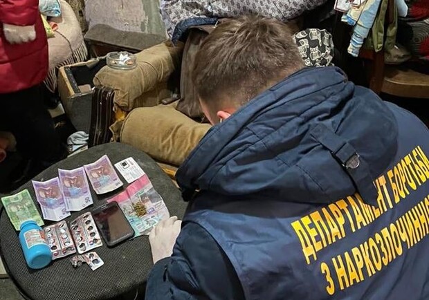 У центрі Львова правоохоронці викрили наркопритон 