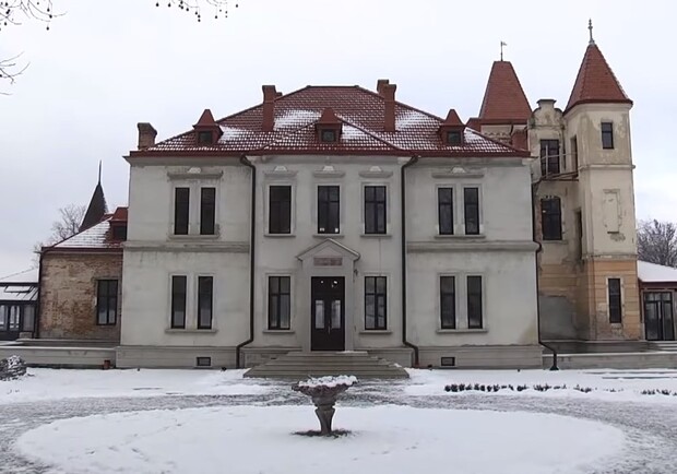 У селі Підгірці три сім’ї придбали і відновлюють зруйнований палац XVIII століття 