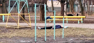 В Одесі біля ліцею повісився чоловік