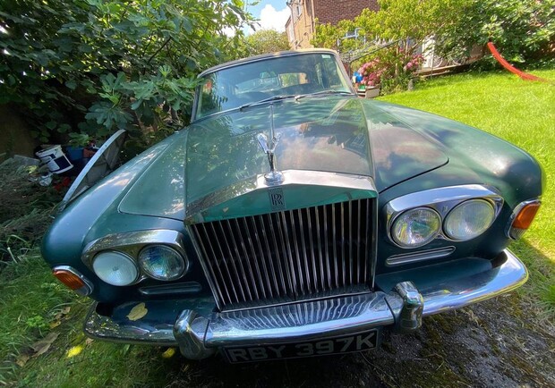 Львів'янин виставив на продаж раритетні Bentley та Rolls-Royce 