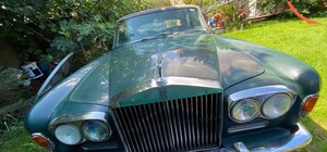 Львів'янин виставив на продаж раритетні Bentley та Rolls-Royce