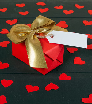 Що подарувати коханій людині на День закоханих: добірка ідей