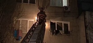 У Чорноморську рятувальники зняли жінку з кондиціонера (відео)