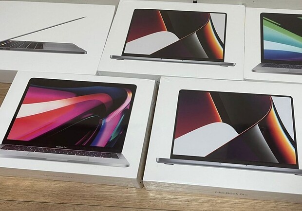 Замість вживаного принтера – нові MacBook: львівські митники виявили велику партію контрабанди 