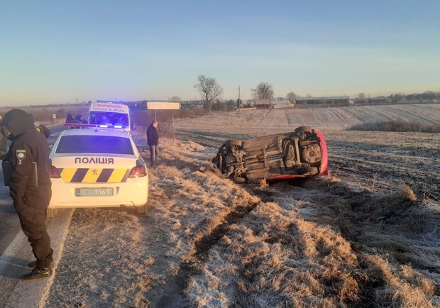 Біля Львова перекинувся автомобіль, загинув водій 