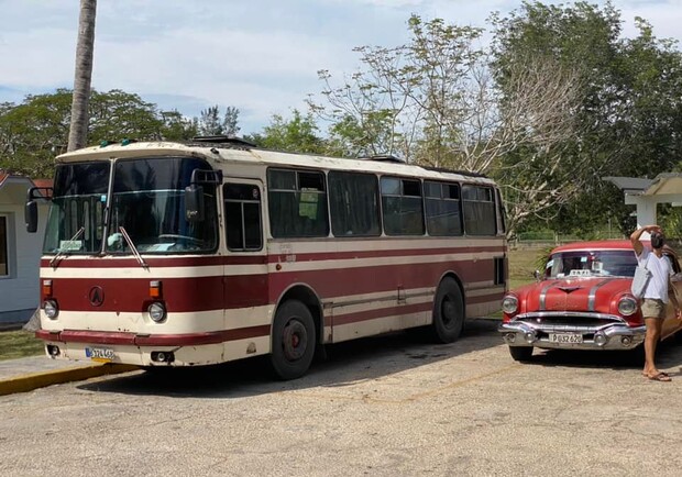 Фото дня: Кубою роз'їжджає старий автобус зі Львова. 