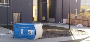 У Львові сильний вітер перекинув туалет 