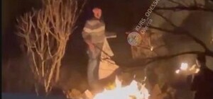 На території Генконсульства Росії в Одесі спалюють документи (відео)